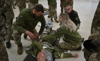 Врачам в ВСУ, которые не заканчивали военную кафедру, отныне могут присваивать офицерское звание