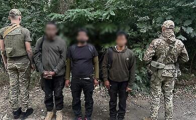 Прикордонники затримали трьох іноземців, які незаконно намагалися потрапити до Словаччини