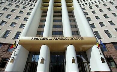 У Молдові за підозрою в держзраді затримали двох чиновників