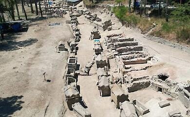 У Туреччині археологи виявили некрополь з алеєю саркофагів