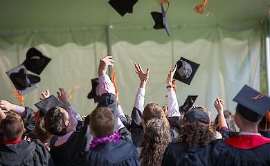 Какие украинские университеты зарабатывают больше всего