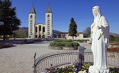 Для освобожденных из плена воинов и их жен организовывают паломническую поездку в Боснию и Герцеговину