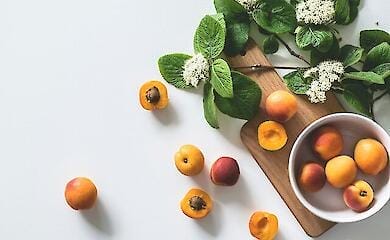 Сытный и вкусный салат с нектарином