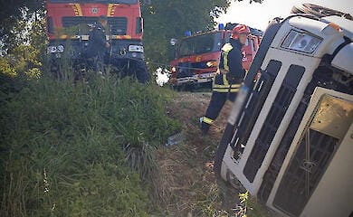 На Львівщині водія з понівеченої вантажівки деблокували рятувальники