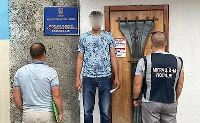 Гражданина Азербайджана выдворили из Украины: он нарушил миграционное законодательство