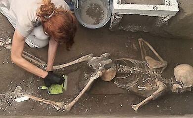 Археологи нашли останки местных жителей в Помпеях