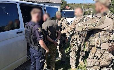 На Тернопільщині чоловік влаштував стрілянину: двоє загиблих, троє поранених