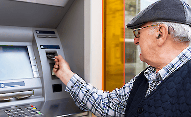 Які виплати отримують пенсіонери, які продовжують працювати