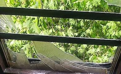 Розбите вікно