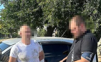 Мужчина и полицейский