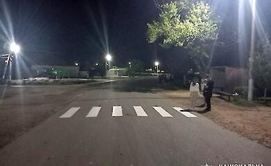 В Одеській області мотоцикліст без прав збив на переході 6-річну дівчинку