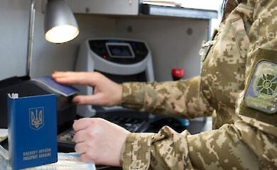 На Волині прикордонниця переправила за кордон 162 чоловіки