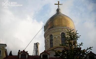 Молния ударила в храм мужского монастыря в Одессе, вызвав пожар