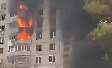 Окупанти атакували Харків: є влучання у під'їзд багатоповерхівки, кількість загиблих збільшується