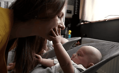 Як це &mdash; бути мамою під час війни? Три історії українських жінок