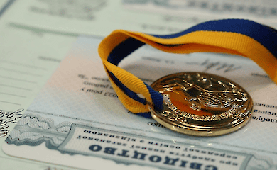 В Раде предлагают отменить золотые и серебряные медали для выпускников