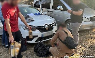 Поліція затримала п'ятьох киян, які палили авто військових