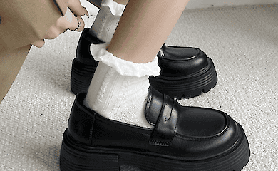 Лофери — головний тренд осені 2024: з чим носити модне взуття