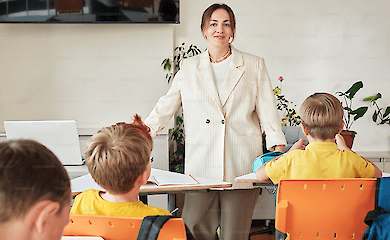 Зарплата учителя в Украине: МОН ответило, сколько зарабатывают педагоги 