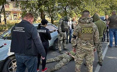 Прикордонника затримали за хабар у $4000