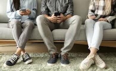 Зависимость от игр и соцсетей имеет каждый десятый подросток - неутешительные сообщения Вооз