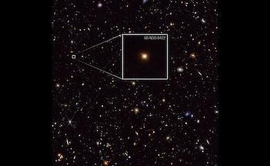 Галактика GS-NDG-9422 сяє так яскраво, що затьмарює свої зірки