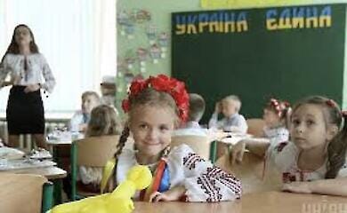 Дівчинка в школі