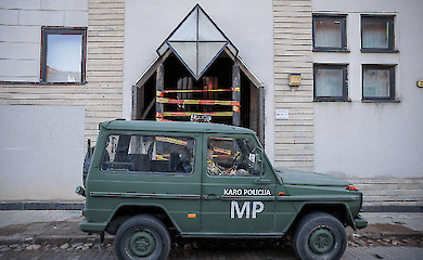 У Вільнюсі чоловік підпалив двері Міноборони та інших адмінбудівель