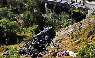 У Мексиці 19 пасажирів автобуса загинули, коли той врізався в причіп, що відірвався від вантажівки