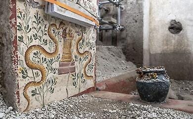 В Помпеях обнаружен маленький дом с фресками