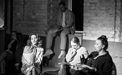 Актриса київського театру написала п'єсу про дружин військових