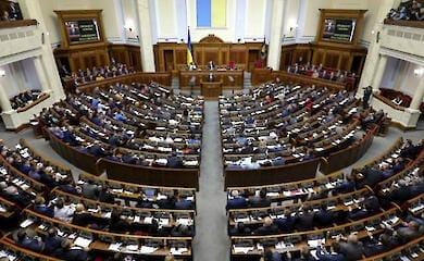 Пенсии депутатов: кто из парламентариев получает больше всего?
