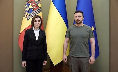 Зеленский поздравил Санду с победой