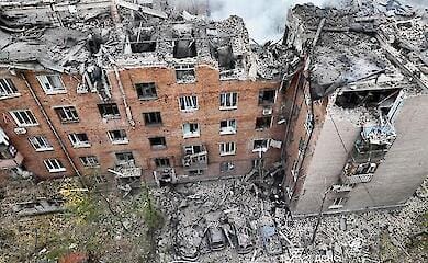 Удар по Кривому Рогу: з-під завалів дістали тіла 3 дітей - найменшій не було й року