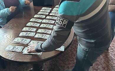 Викрили правоохоронців, які заробляли на переправленні чоловіків до Румунії