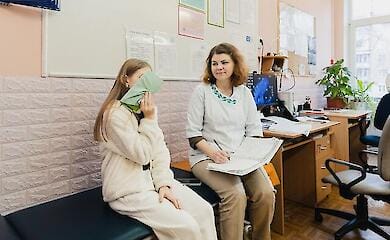 Чому медсестри в школах і соціальних установах отримують мінімальну зарплату?