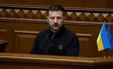 Зеленский поручил украинскому ОПК произвести 3000 крылатых ракет и 30 тысяч дальнобойных дронов в 2025 году