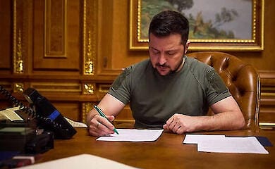 Ани Лорак, Повалий и другие артисты-предатели могут остаться без наград: Зеленский подписал указ