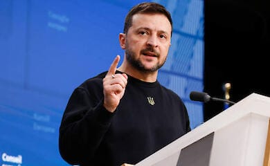 Зеленський підписав указ про позбавлення державних нагород 34 зрадників, серед яких Азаров, Медведчук, Лорак і Повалій