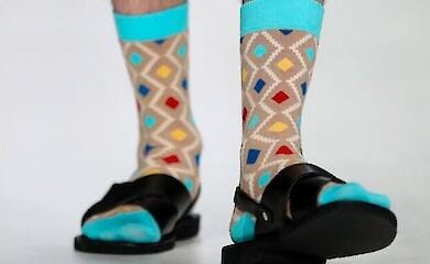 Необычная мода: как старые носки и джинсы могут стать трендом