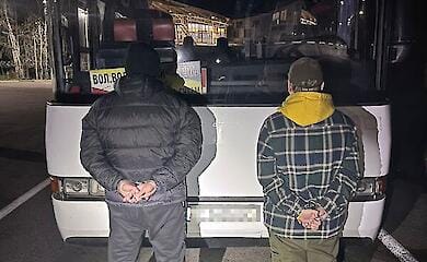 Двоє чоловіків замаскувалися під валізи та намагалися виїхати з України у багажнику рейсового автобуса