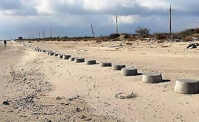 Миллиарды гривен ушли в песок: в Одесской области активисты заметили разрушение фортификаций