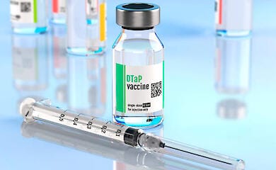 &laquo;Стратегия кокона&raquo;: Как семья защищает младенца от коклюша