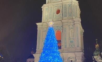 В Киеве торжественно открыли главную рождественскую елку страны: фото и видео