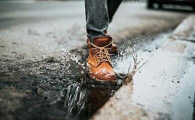 Промокшая обувь: как правильно просушить пару