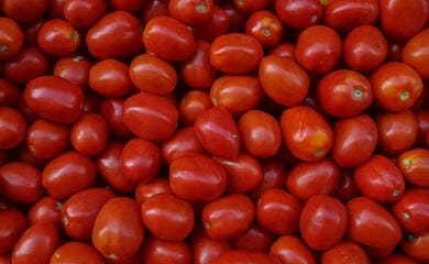 Напередодні Нового року в Україні подорожчали помідори