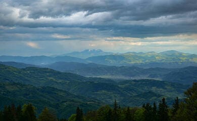 У Румунії рятувальники вирушили на допомогу трьом українцям