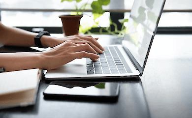 В Минэкономики хотят разрешить работодателям читать переписки сотрудников