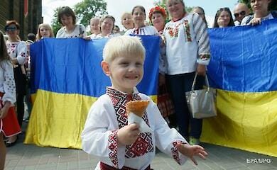 Какой язык украинцы считают родным и на каких говорят дома и на работе: данные опроса