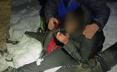 Чоловік ледь не замерз на кордоні з Румунією: рятувальники знайшли його в Карпатах